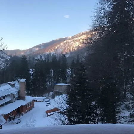 Apartmanovy Dom Poludnica - Chopok Juh 招待所 4*