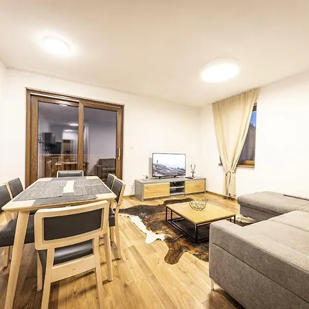 Apartmanovy Dom Poludnica - Chopok Juh 招待所