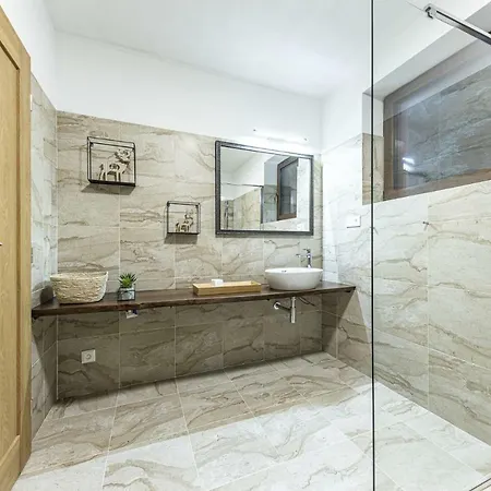 Apartmanovy Dom Poludnica - Chopok Juh Guest house 4*