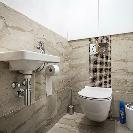 Apartmanovy Dom Poludnica - Chopok Juh 招待所 4*