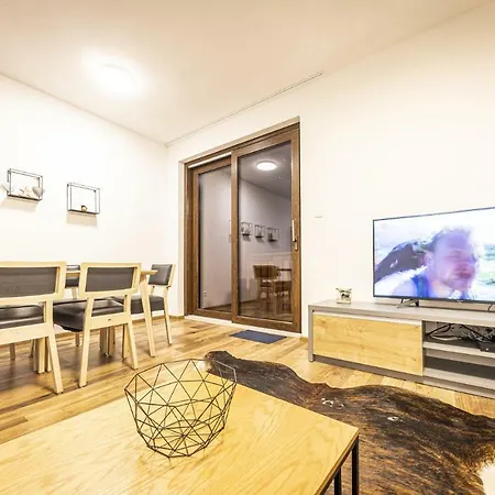 Apartmanovy Dom Poludnica - Chopok Juh 4* 塔莱