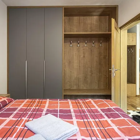 招待所 Apartmanovy Dom Poludnica - Chopok Juh 4*