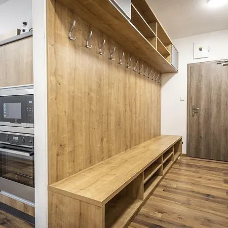 Πανσιόν Apartmanovy Dom Poludnica - Chopok Juh Tale