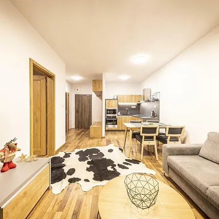 Apartmanovy Dom Poludnica - Chopok Juh 招待所