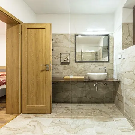 Apartmanovy Dom Poludnica - Chopok Juh 塔莱