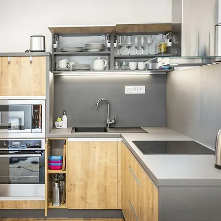 Apartmanovy Dom Poludnica - Chopok Juh 招待所 塔莱