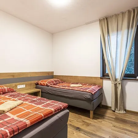 Apartmanovy Dom Poludnica - Chopok Juh 招待所 4*