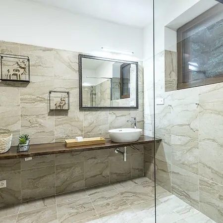 招待所 Apartmanovy Dom Poludnica - Chopok Juh 4*