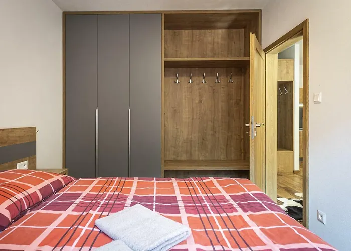 Guest house Apartmanovy Dom Poludnica - Chopok Juh 4*